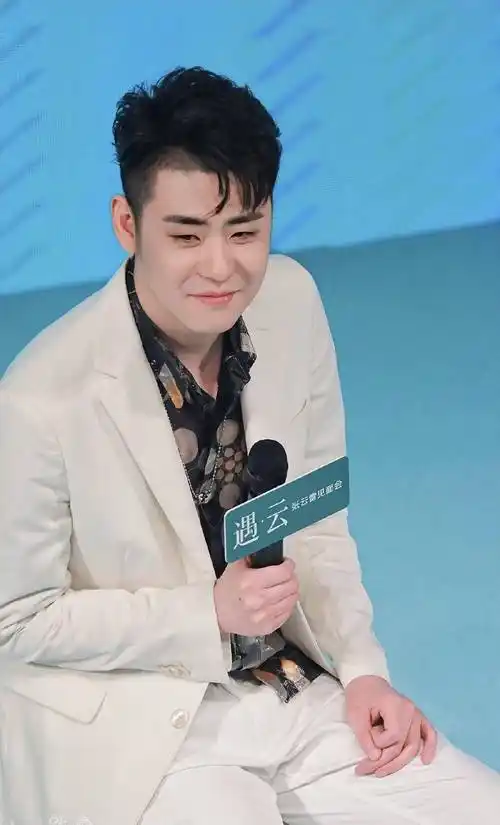 自带豪门气质的张云雷西装造型真的绝了你们有没有心动呢