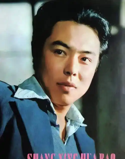 这位多才多艺的导演和演员以他独特的魅力和才华赢得了观众的喜爱.