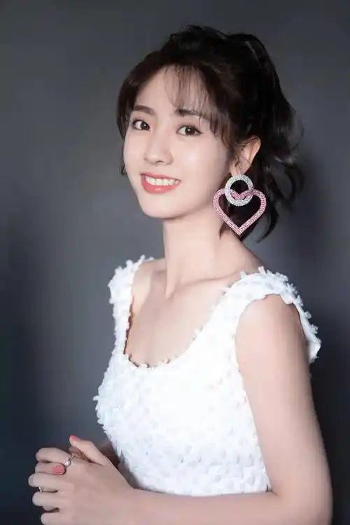 小可爱邢菲,据说是郑爽的表妹,在《一年级》里面同样表现出色,被观众