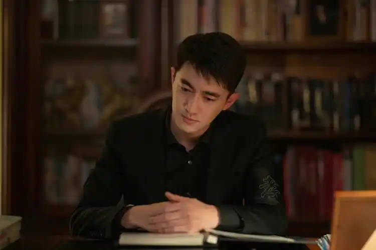 林更新请叫我总监哭戏获赞陆既明看父亲剪报悲痛大哭