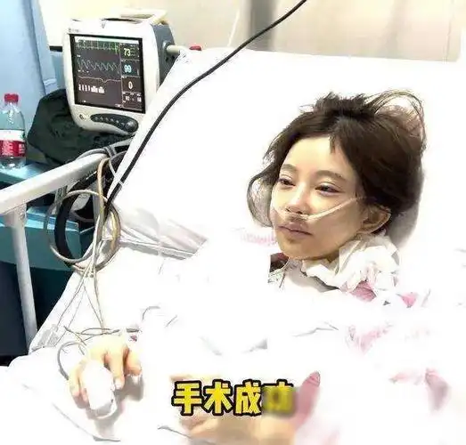 冯提莫性感马甲线引热议网友争议不断