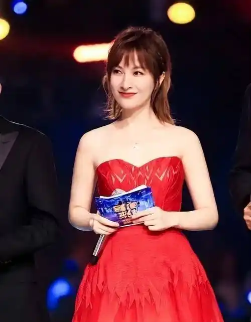 主持人吴昕:公布男友郑凯,现短发干练,幸福晒礼物,活成了这样_郑恺