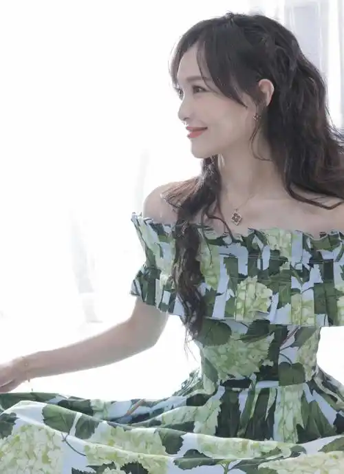 女星唐嫣写真合集:优雅唯美,温婉可人