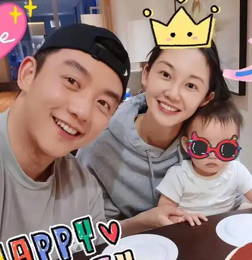 苗苗全家出游,郑恺携子女同行,孩子清晰正面照首次公开!