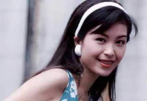 亚姐伍咏薇:嫁豪门13天成寡妇,做4年小三后再婚无视丈夫出轨