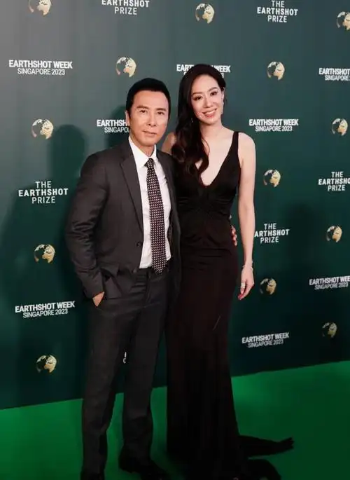 甄子丹和汪诗诗的恩爱合影成为了娱乐圈的焦点娱乐圈的功夫巨星甄子丹