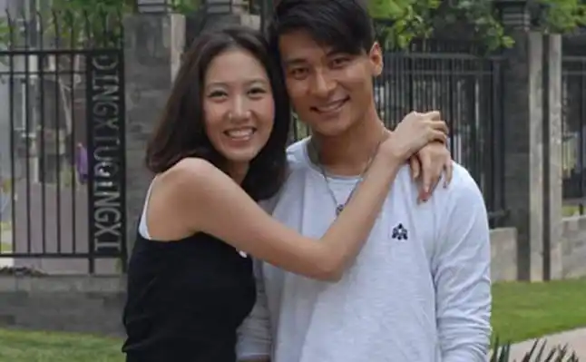 更重要的是,高露现在应该有了自己的家庭,老公的身份比较神秘,总之是