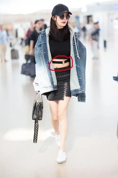 杨幂你把白浅上神"肿"么了,肚子上有肉不说眼睛也变小了