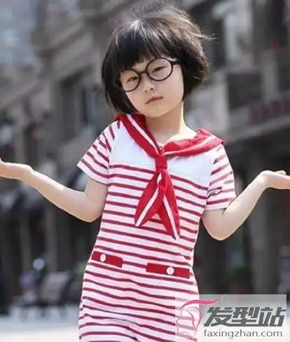小女孩蘑菇头发型 时尚瘦脸打造小萌娃
