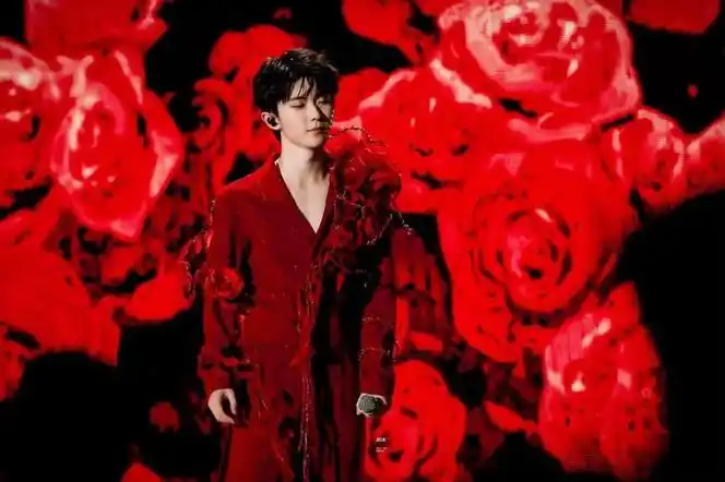 马嘉祺这组红衣造型好惊艳,带刺的红玫瑰,绝美|马嘉祺|红玫瑰|彩虹