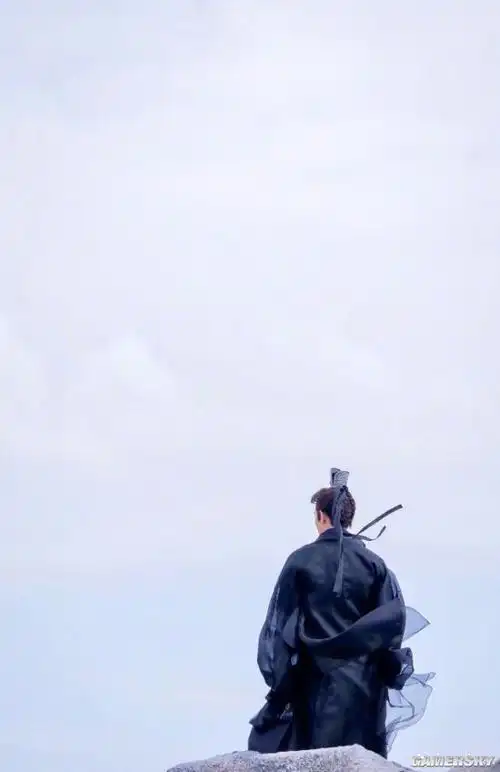 《真三国无双》电影曝曹操新照 飘逸长袍书生气十足