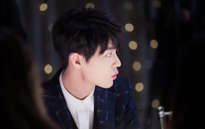 x玖少年团肖战帅气写真,高清图片-壁纸族