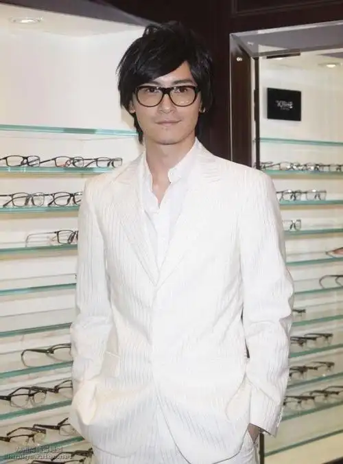 肌肉男:郑元畅近况-小虾米