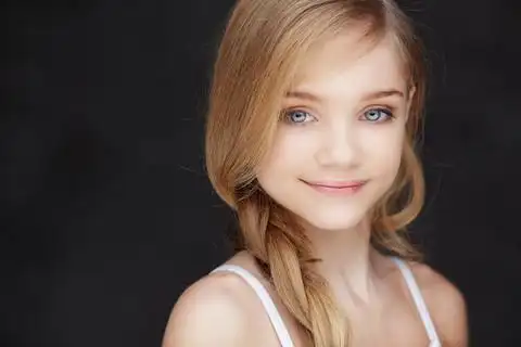 长头发的漂亮小女孩