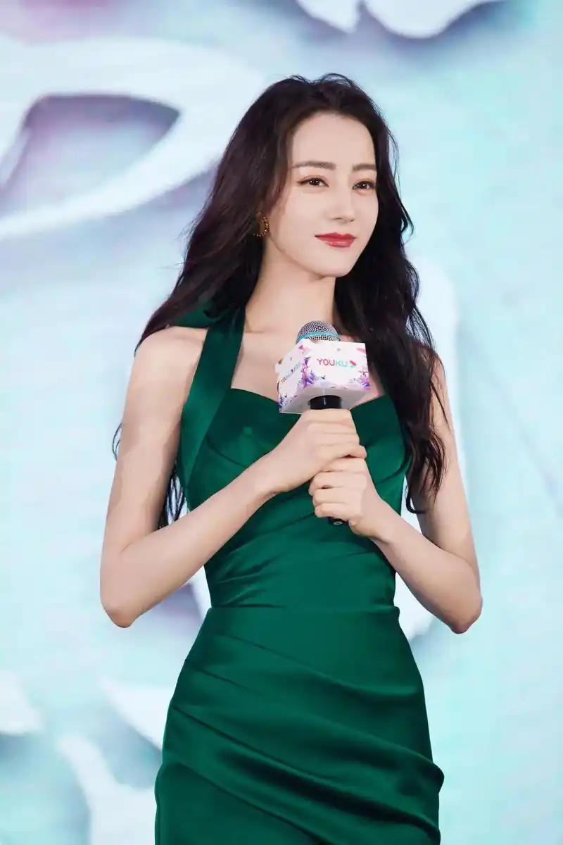 当时的她浑身散发着纪云禾的温柔,期待纪云禾 #迪丽热巴 #热 - 抖音