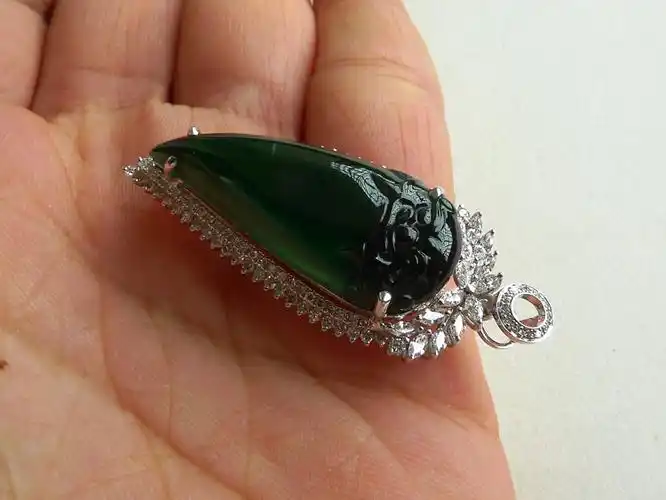 润玉楼天然a货翡翠好种蓝水虎牙18k金镶钻吊坠