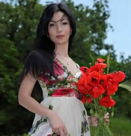 金三角最美的女毒枭, 被誉为罂粟皇后, 拥有高学历却踏上不归路