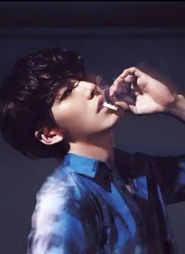 抽烟都这么邪魅