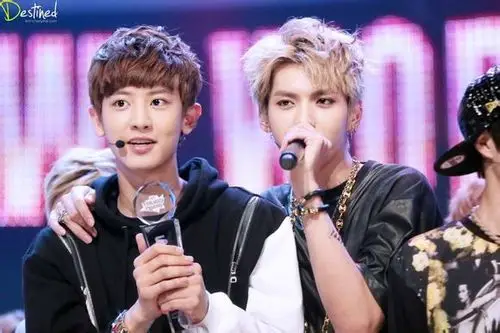 求exo出道官方硬照 exomama exo狼与美女回归 exo咆哮回归 exo12月的