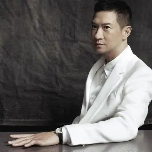 王晶重金请周星驰当配角,气场太强,把主角的风头抢了_张家辉_电影