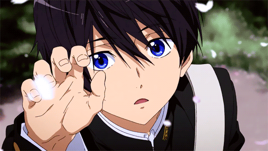 男孩花瓣羽毛接住gif动图_动态图_表情包下载_soogif