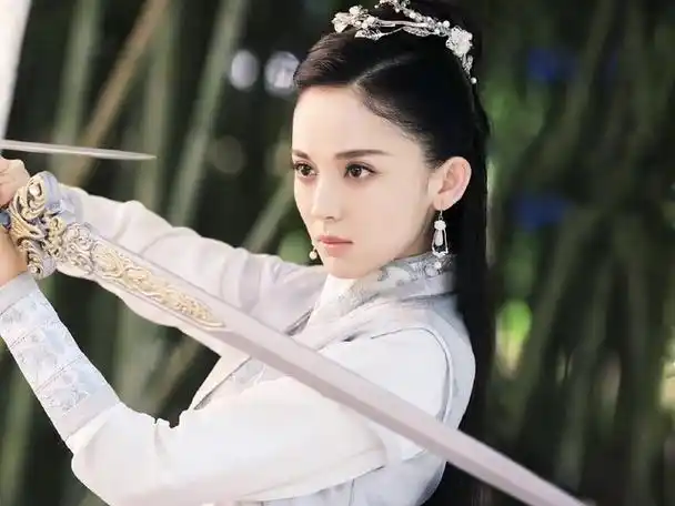 古力娜扎和鹿晗主演的《择天记》正在热播,剧中娜扎妆容和衣服都美得