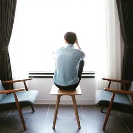 男生头像背影一个人的背影凄凉图片男头