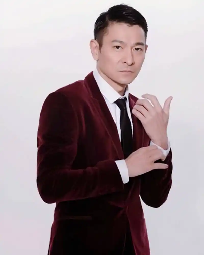 她陪伴刘德华26年,却眼睁睁看华仔另娶她人,至今42岁仍单身!