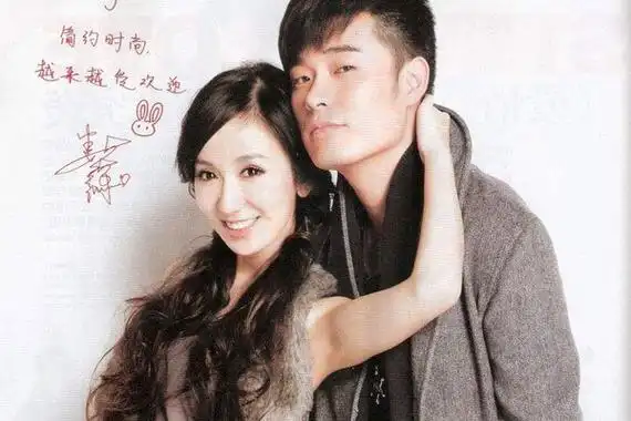 娄艺潇和陈赫是同学关系就是很好的朋友