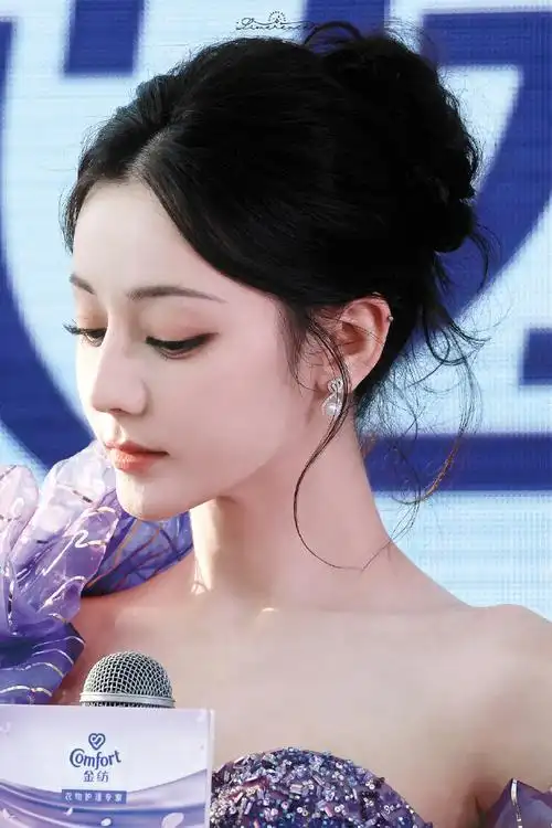 昆明 金纺活动"你看 你多可爱"@dear-迪丽热巴