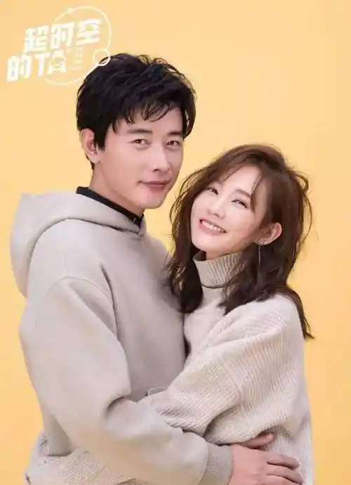 穿情侣装互动超甜蜜,罗晋搂着李一桐拍照惹争议_权昔_唐嫣_黑色