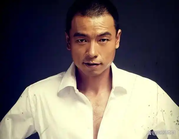 著名演员王挺:38岁替父还清千万债务,"硬汉"的他现在怎样?