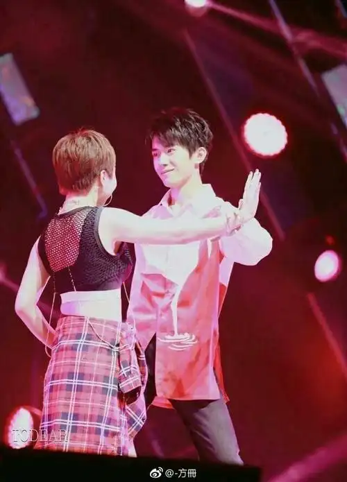 易烊千玺未来的女朋友应该是什么样子的