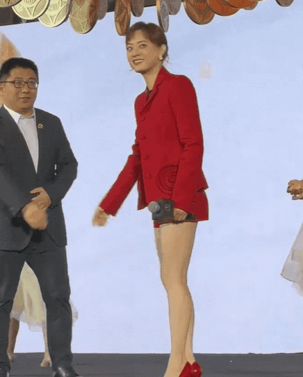 孙俪一脸凶相到底算不算大美女看看她和胡杏儿的合照你就明白了