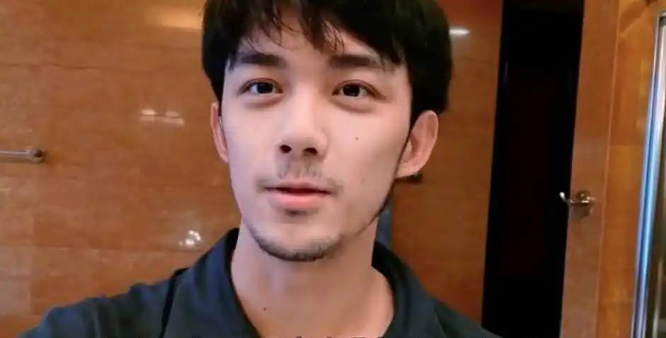 有的时候留着胡子还不如刮掉,吴亦凡搞笑的小胡子