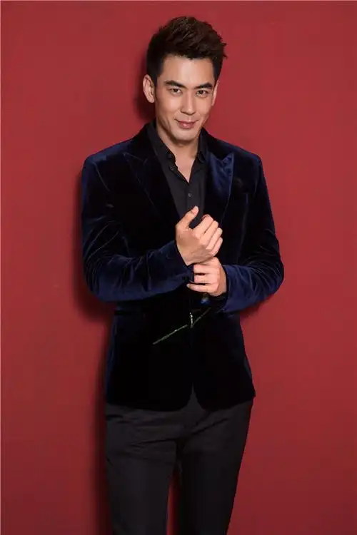 型男贾宗超写真秀健硕身材,《魔国志》演绎人中吕布