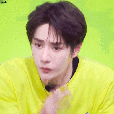 极限青春 截修 @uniq-王一博 (这个认真的小表情耐看)