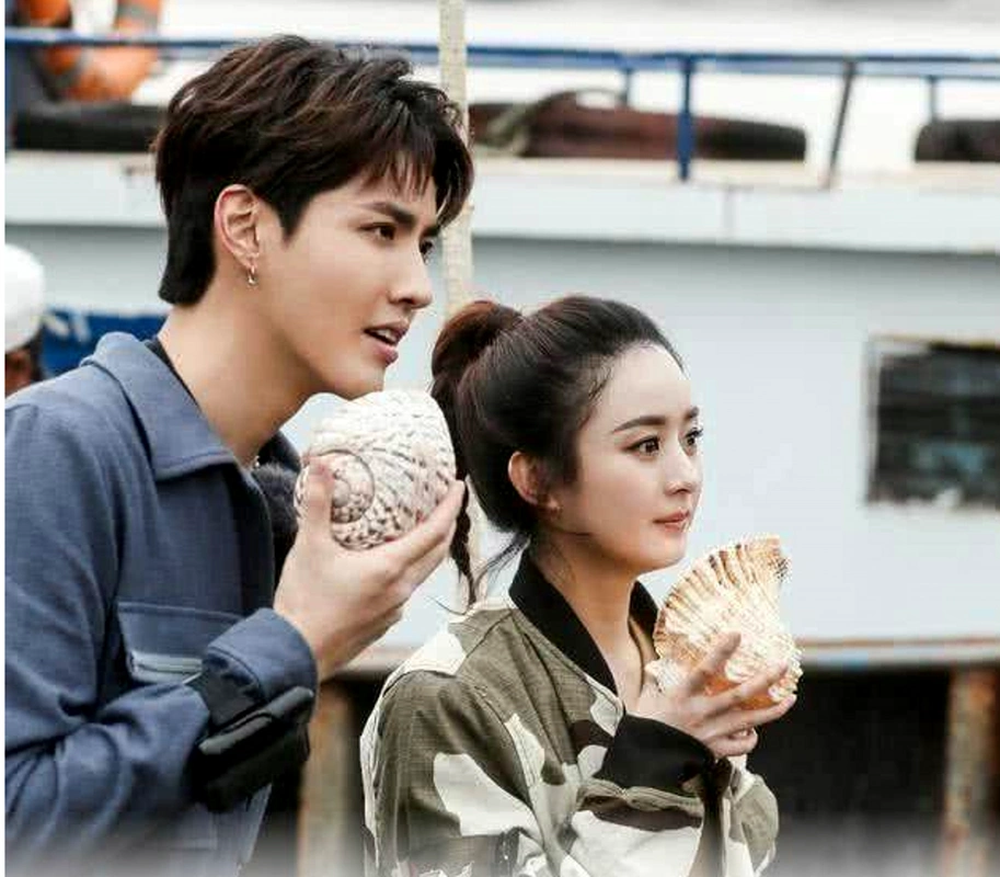 恋爱的节奏,赵丽颖34码的脚踩在吴亦凡46码的脚上,网友:好狗粮