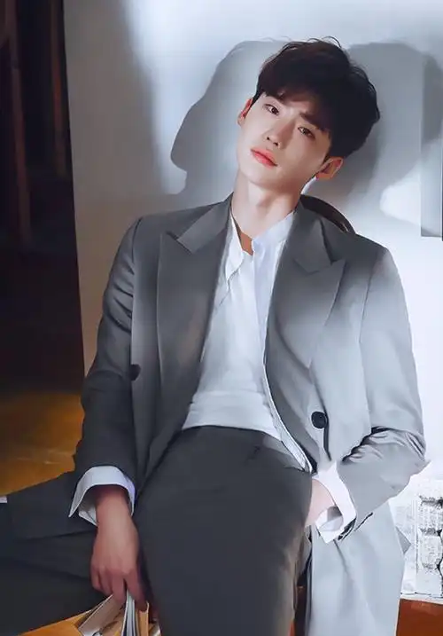 李钟硕32岁状态