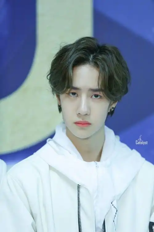 王一博有哪些少年感的照片