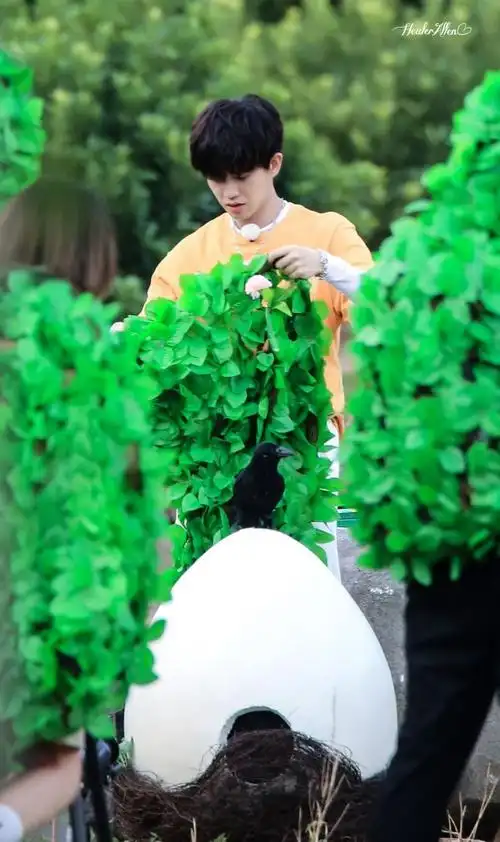 任嘉伦嗨放派##任嘉伦吉利服造型