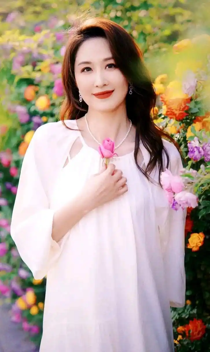 张雯,演员,毕业于上海戏剧学院.