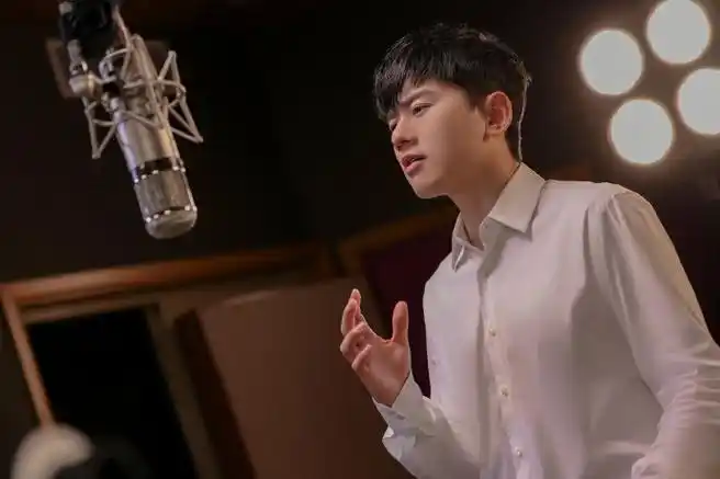 张杰我是守护的光mv剧照##张杰白衬衫六宫格