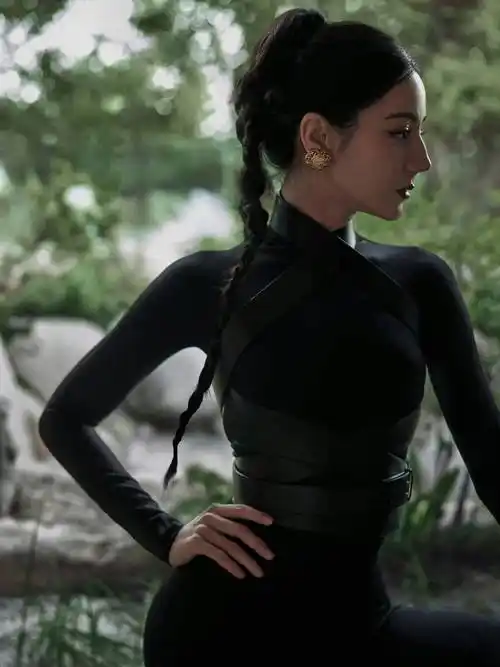 尽显酷飒霸气之感继续期待今晚的任安乐呀～7月20日,dear-迪丽热巴