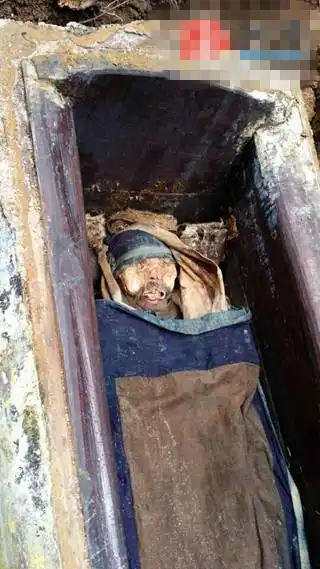 张家界疑现百年干尸 保存完好【4】