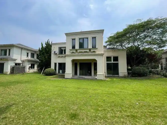 买房  #别墅豪宅  #上海豪宅  #花园  #高尔夫挥杆