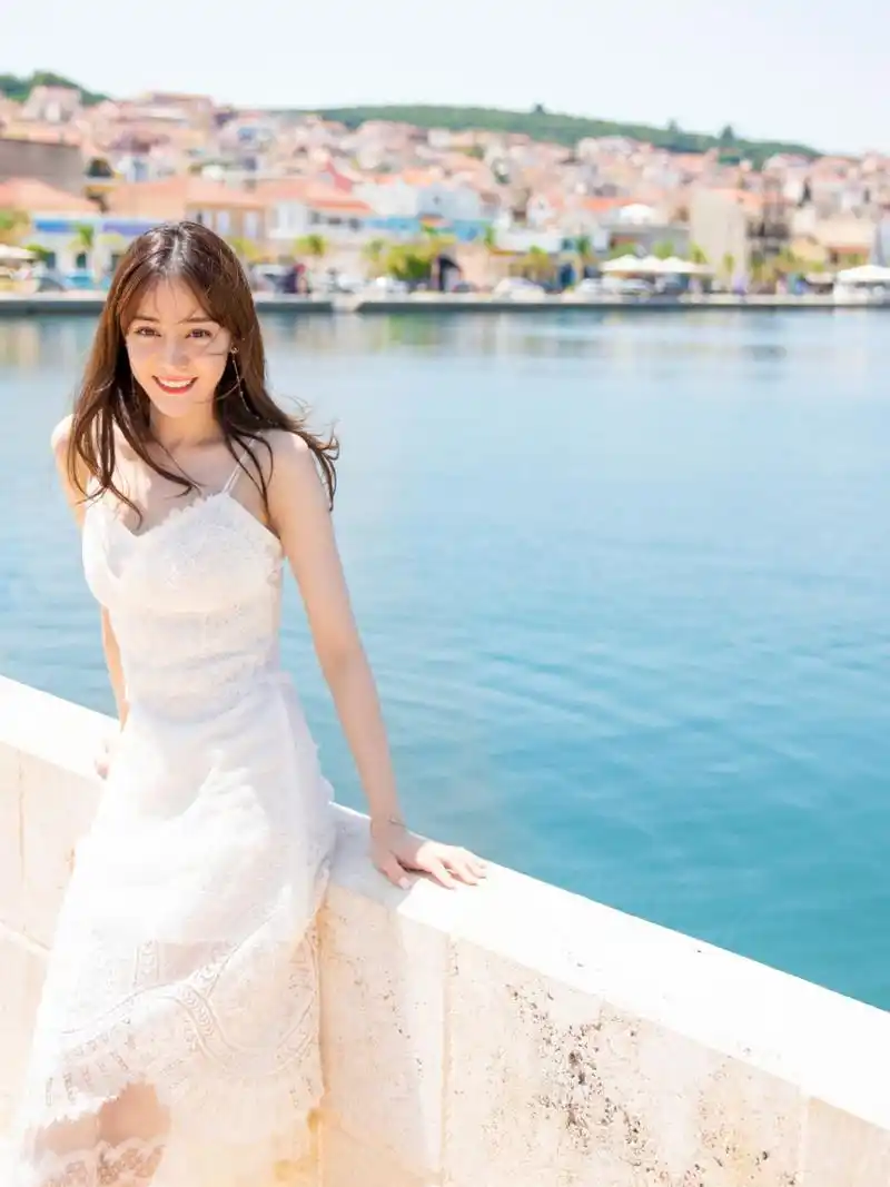 迪丽热巴的希腊婚纱之旅,高清美照如梦似幻,浪漫且唯美.