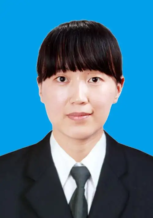 求用ps弄一张证件照,正装的,给换成白色衬衫,黑色西装,蓝色背景的