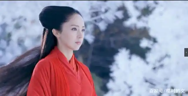 当初陈晓版《神雕侠侣》一经播出,董璇饰演的林朝英一身红衣,于漫天