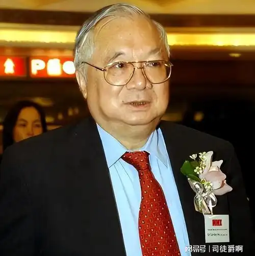 香港神秘富豪:向美国捐1亿,为大陆捐500亿,却遭李嘉诚"威胁"|马|胡忠